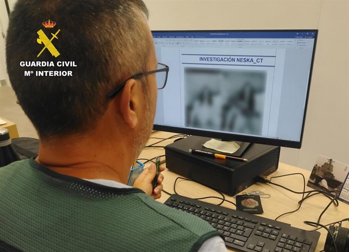 Guardia Civil investiga a dos menores por modificar la fotografía de una menor con IA y difundirla en redes