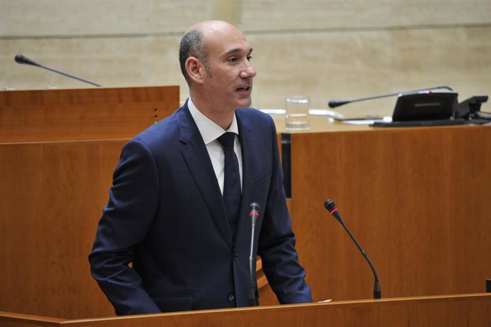 El portavoz del PP extremeño, José Ángel Sánchez Juliá, durante su intervención en la segunda sesión del Debate sobre la Orientación Política General de la Junta de Extremadura