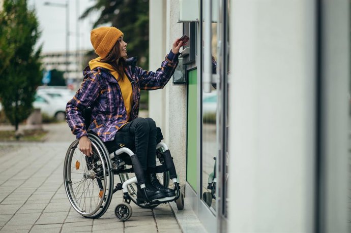 Los servicios de emergencias 112, bancos y transportes públicos deberán ser accesibles desde mañana