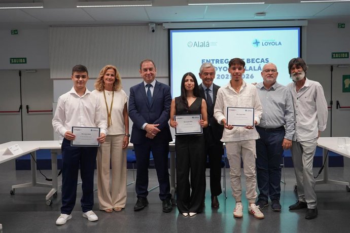 Tres estudiantes del Polígono Sur entrarán en la Universidad Loyola a través de las Becas Loyola-Alalá.