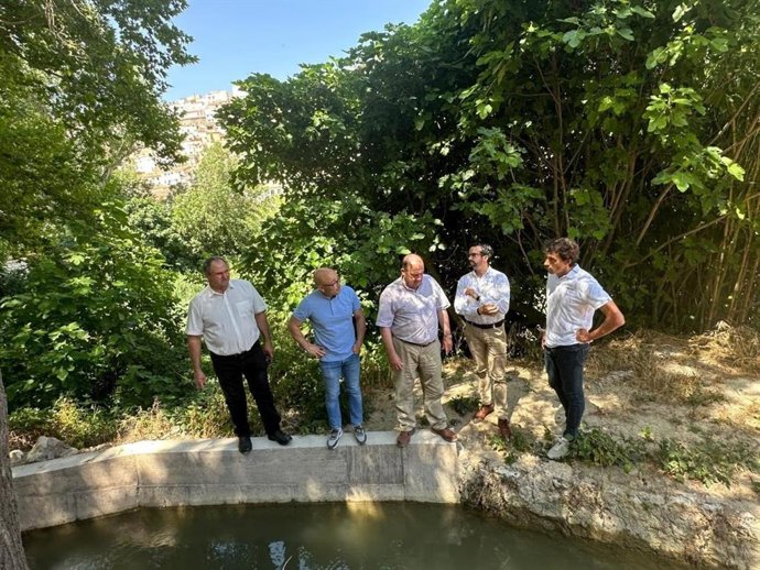 El consejero de Agricultura, Ganadería y Desarrollo Rural, Julián Martínez Lizán, inaugura las obras de mejora de los regadíos históricos de Villatoya y Alcalá del Júcar.