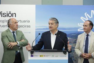 El consejero de la Presidencia, Interior, Diálogo Social y Simplificación Administrativa, Antonio Sanz, durante la visita al Centro de Emprendimiento Digital Misión. A 27 de junio de 2025, en Algeciras, Cádiz (Andalucía, España).