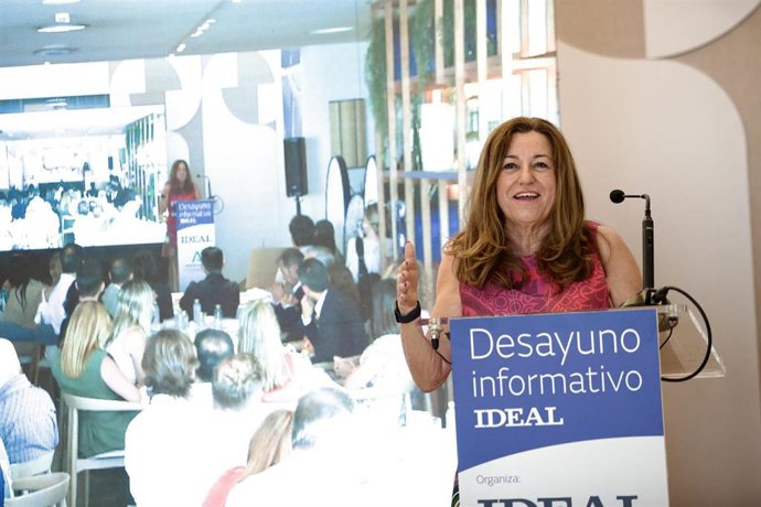 La consejera María del Carmen Castillo interviene en el desayuno informativo organizado por 'Ideal' en Almería.