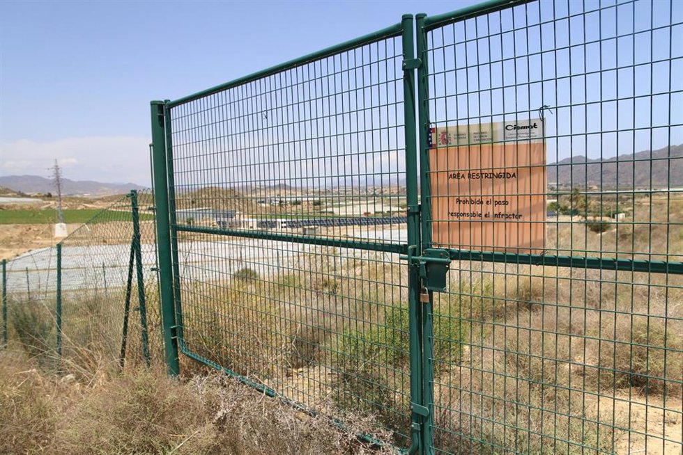 Archivo - Detalle de la parcela contaminada por el accidente nuclear en Palomares, en Almería.