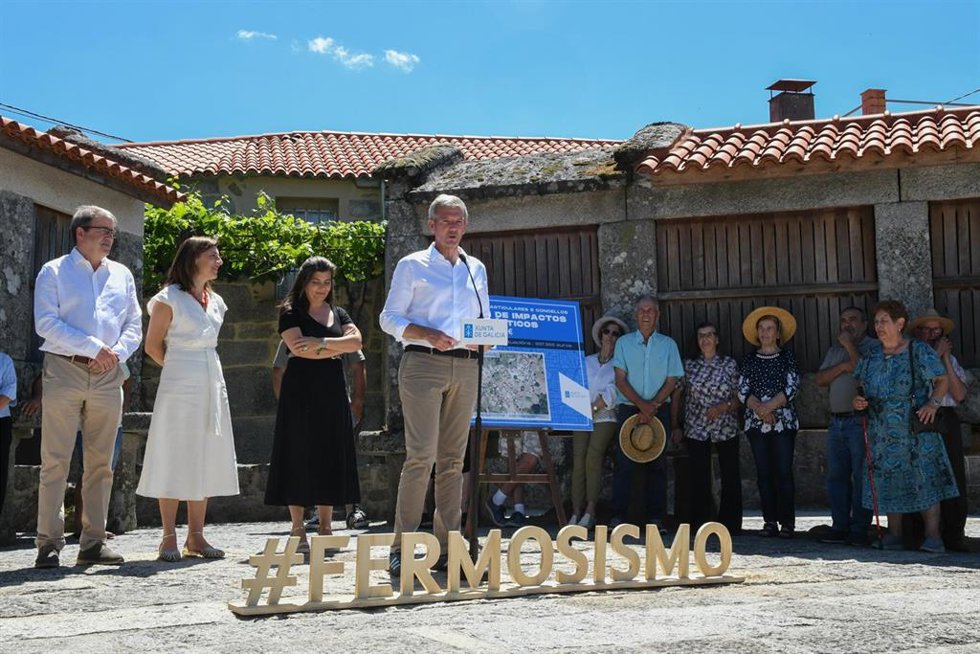 El presidente de la Xunta, Alfonso Rueda, acompañado por la conselleira de Medio Ambiente e Cambio Climático, Ángeles Vázquez, visitan Puxedo.