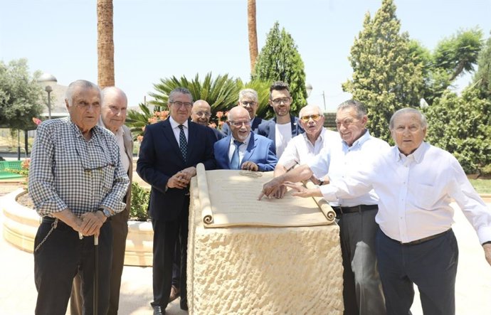 El presidente de la Diputación de Alicante, Toni Pérez, ha participado este mediodía en Novelda en el acto conmemorativo del 50 aniversario de la Cooperativa de Suministros para el Mármol Sumarcoop