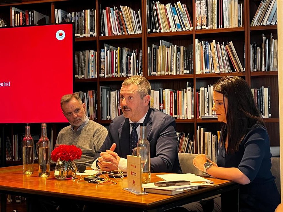 El consejero de Cultura, Turismo y Deporte de la Comunidad de Madrid, Mariano De Paco Serrano, durante una rueda de prensa en el Museo de Arte Latinoamericano de Buenos Aires Malba durante su viaje a Argentina, el 27 de junio de 2025.
