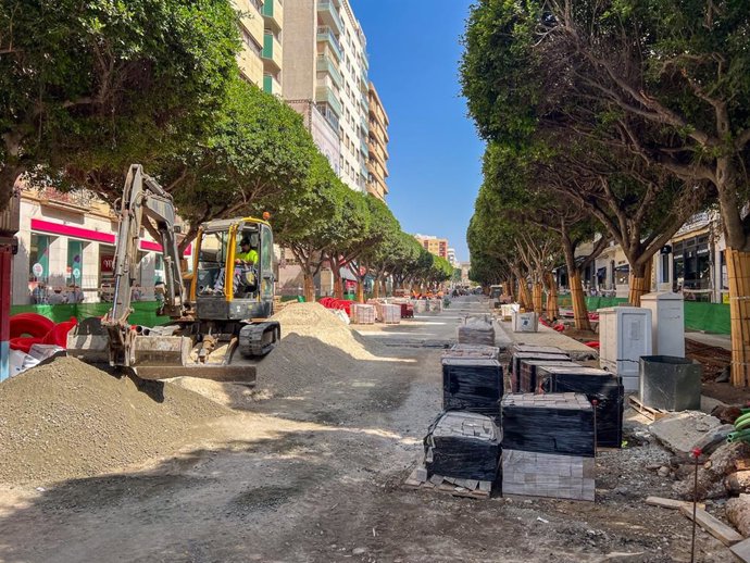 Obras de remodelación del Paseo de Almería.