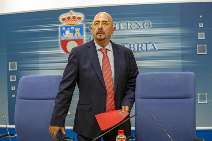 Archivo - El consejero de Salud, César Pascual