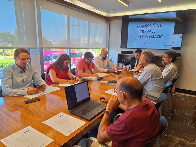 El regidor de Medio Natural, Entornos Saludables, Mercados e Innovación del Ayuntamiento de Palma, Llorenç Bauzá de Keizer, preside la constitución de la Comisión de Trabajo del Ciclo Climático