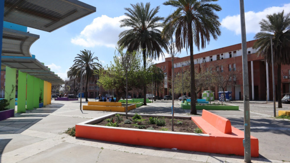 Archivo - Proceso de renaturalización del proyecto In-Habit en la plaza central de Las Palmeras.