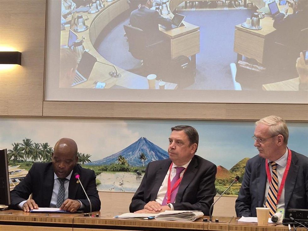El ministro de Agricultura, Pesca y Alimentación, Luis Planas, la sesión plenaria de la VI Conferencia Ministerial sobre Agricultura de la Unión Africana y la Unión Europea