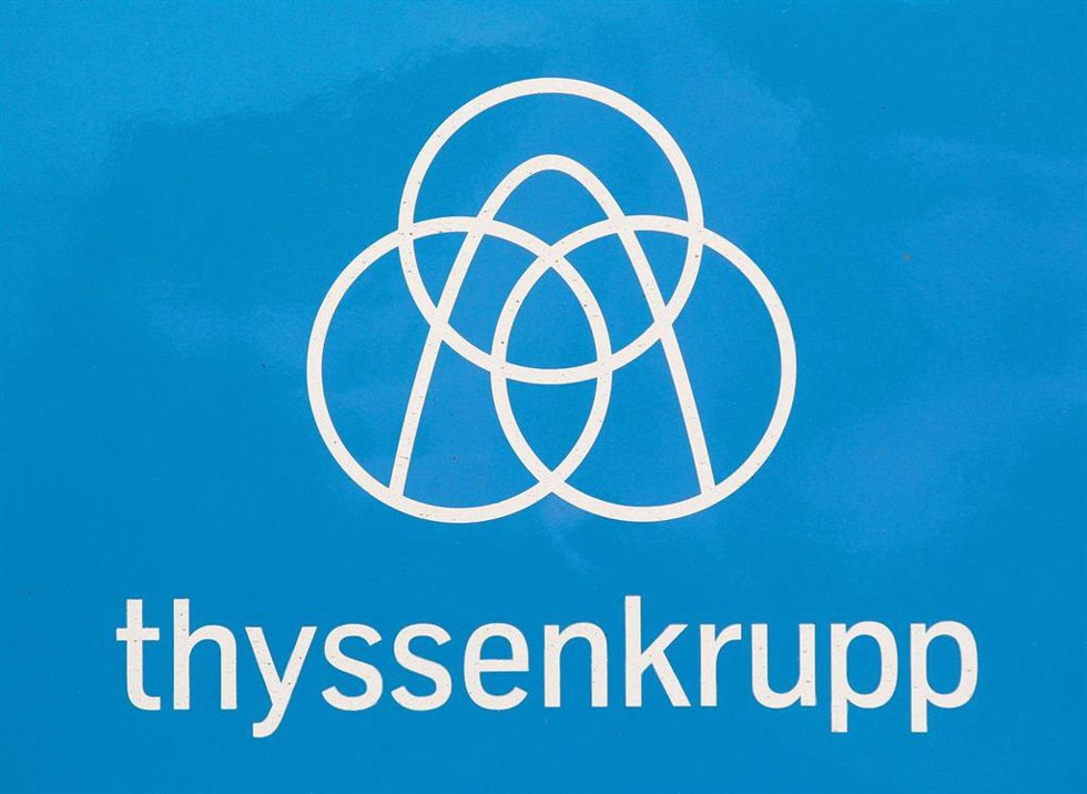 Archivo - FILED - 22 December 2022, North Rhine-Westphalia, Duisburg: A general view of the logo of the Engineering company thyssenkrupp. Germany's ThyssenKrupp is moving ahead with the planned spin-off of its TKMS naval construction division by looking