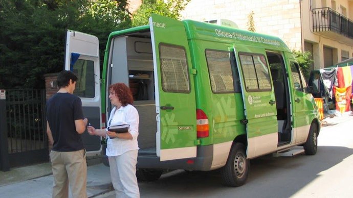 Una Unidad Móvil de Información al Consumidor (UMIC) de la Diputación de Barcelona visitando el municipio de Sant Celoni (Barcelona).