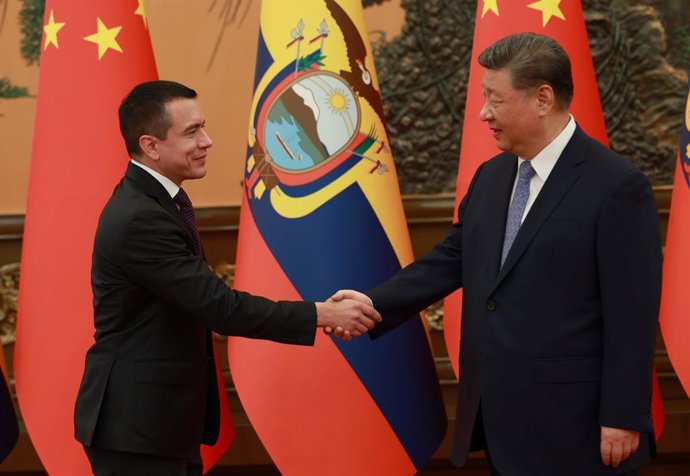 O presidente da China, Xi Jinping, recebe o presidente do Equador, Daniel Noboa, em Pequim