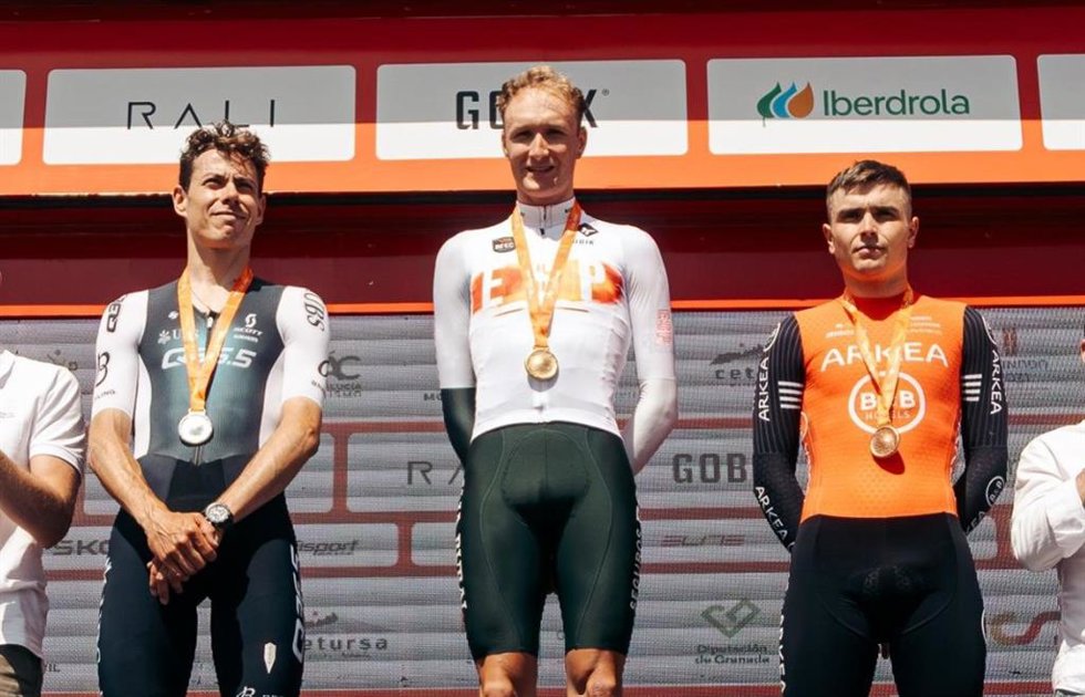 Abel Balderstone se proclama campeón de España de contrarreloj frente a David de la Cruz y Raúl García Pierna