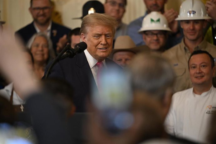 26 de junho de 2025, Washington, Distrito de Colúmbia, EUA: O presidente dos Estados Unidos, Donald J. Trump, discursa no evento One, Big, Beautiful, incentivando os membros do Congresso a aprovar a lei One Big Beautiful Bill Act, no Salão Leste da Casa B