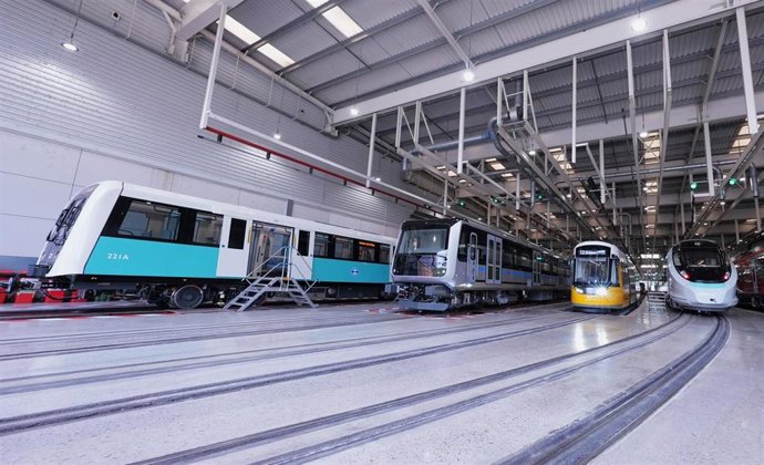 Archivo - Trenes en la fábrica de CAF