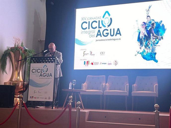 Fernández interviene en la clausura de las XIV Jornadas del Ciclo Integral del Agua.