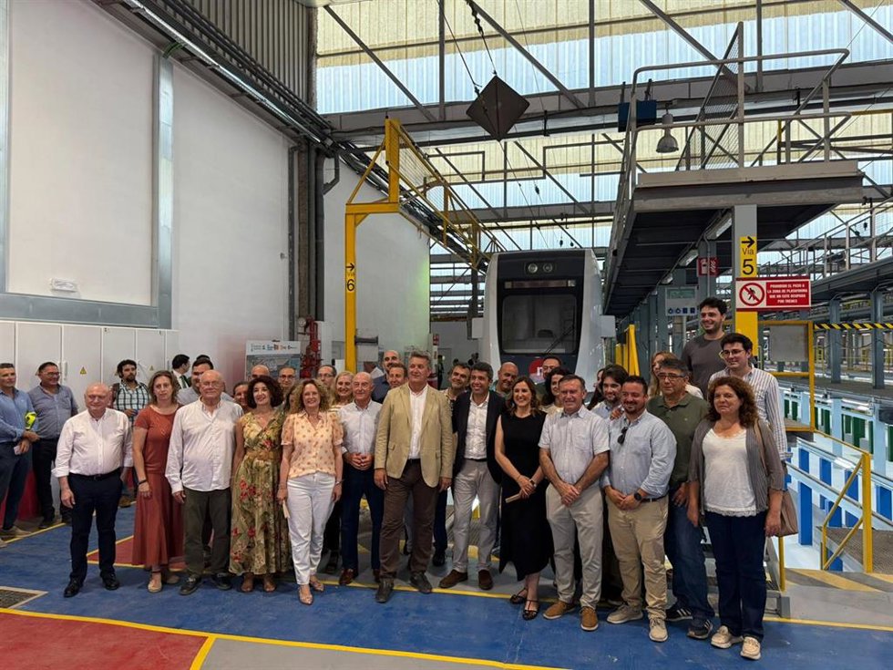 El 'president' de la Generalitat, Carlos Mazón, preside el acto de reapertura del tramo entre Valncia Sud y Castelló de la red de Metrovalencia, celebrado en las instalaciones y talleres de Valncia Sud