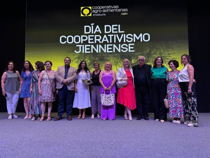 Catalina García reivindica el papel vertebrador del cooperativismo agroalimentario