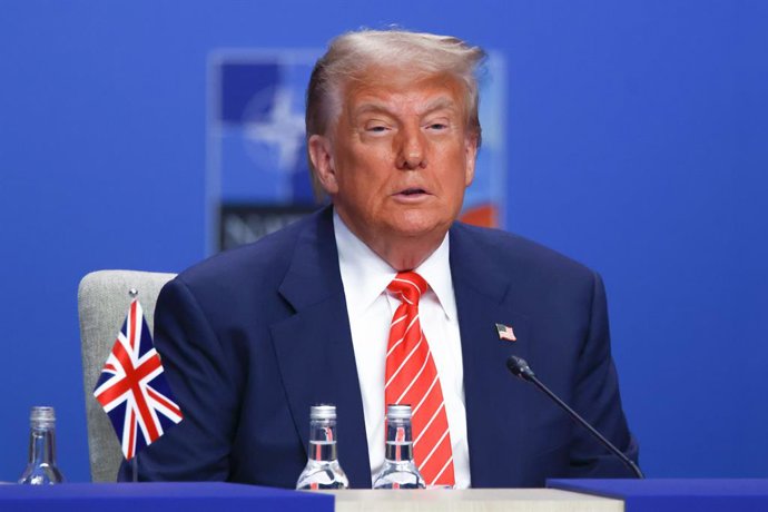25 de junho de 2025, Haia, Holanda: O presidente dos EUA, Donald Trump, é visto na sessão plenária durante a 76ª Cúpula da OTAN no Fórum Mundial em Haia, Holanda, em 25 de junho de 2025.,Image: 1014887950, Licença: Rights-managed, Restrictions: , Modelo