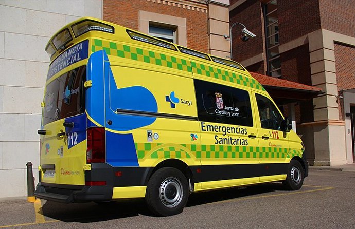 Archivo - Foto de archivo de una ambulancia del Sacyl
