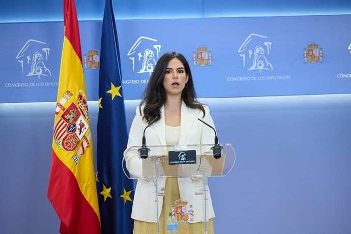 A porta-voz da VOX no Congresso, Pepa Millán, durante uma coletiva de imprensa antes da Junta de Portavoces, no Congresso dos Deputados, em 24 de junho de 2025, em Madri (Espanha).