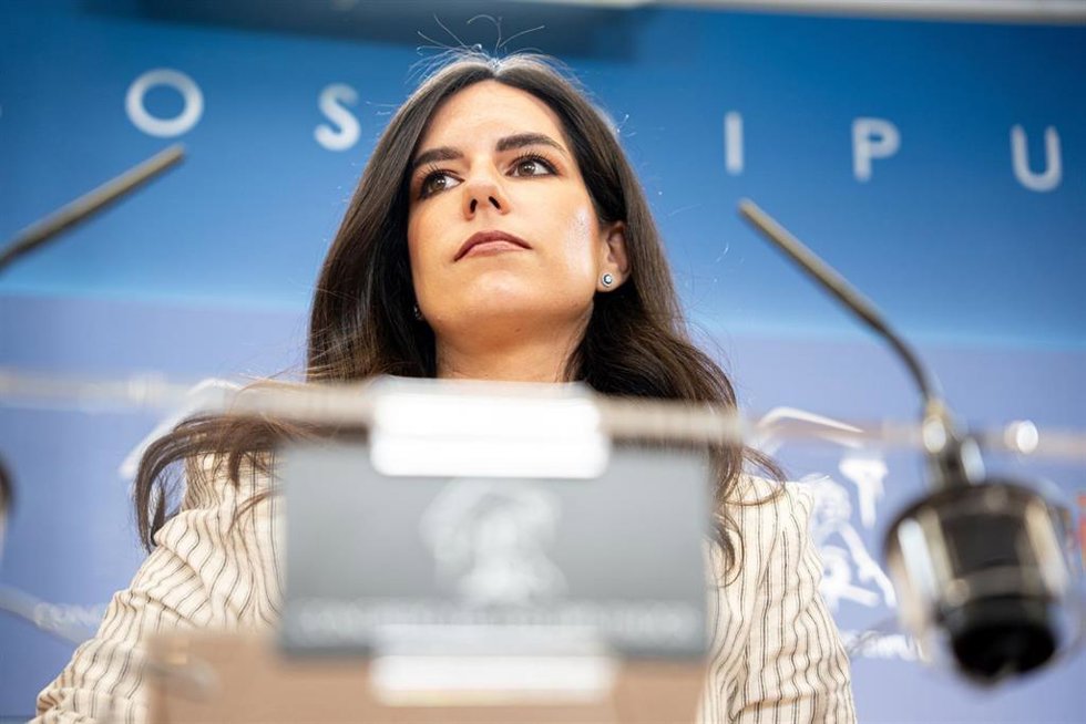 La portavoz de VOX en el Congreso, Pepa Millán, durante una rueda de prensa en el Congreso.