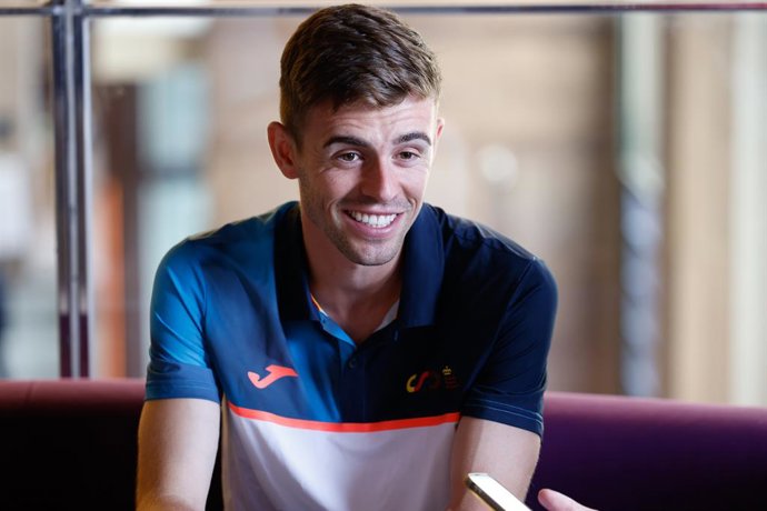 Adrian Ben, da Espanha, participa do dia de reunião com a mídia do Campeonato Europeu de Atletismo Divisão 1 Madrid 2025 no Marriott Auditorium Hotel em 24 de junho de 2025 em Madri, Espanha.
