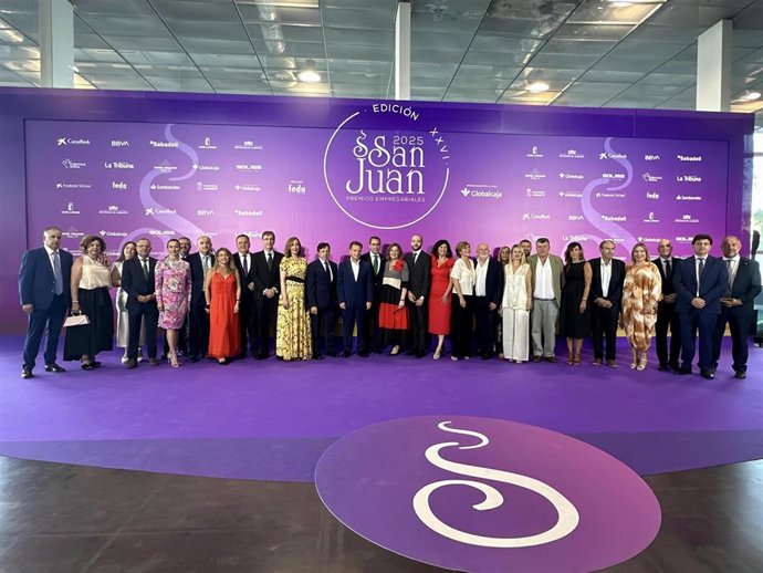 Foto de familia de la entrega de los premios de FEDA.