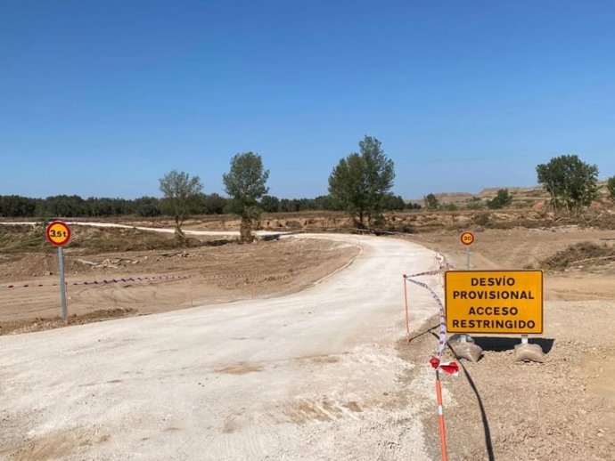 El paso provisional se ha señalizado y balizado para una mayor seguridad de los conductores