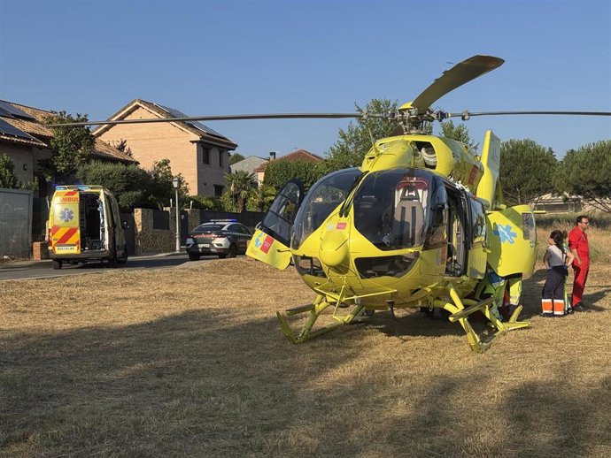 Un Hombre De 75 Años Se Encuentra En Estado Crítico Tras Sufrir Un Ahogamiento En Una Piscina Privada De Una Urbanización, Situada En La Calle Antonio Bienvenida, En La Localidad Madrileña De Colmenarejo.