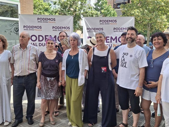 Neniques Roldán con los integrantes de su candidatura a las primarias de Podemos Navarra.