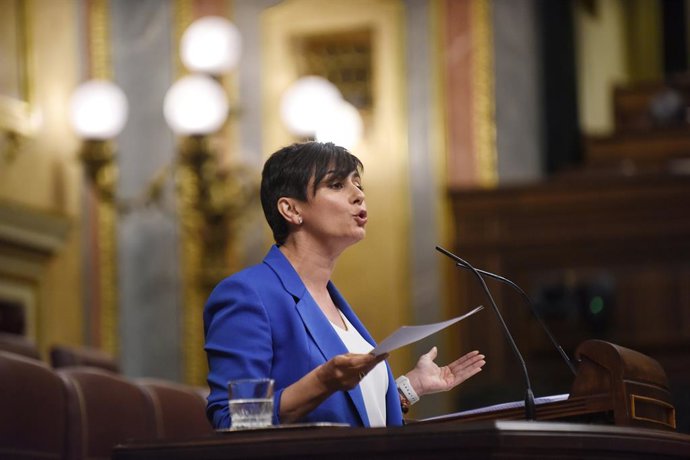 Archivo - La ministra de Vivienda, Isabel Rodríguez, durante el pleno en el Congreso de los Diputados, a 21 de mayo de 2025, en Madrid (España). Durante la sesión de control, los grupos parlamentarios PP y VOX, han preguntado al Gobierno por su lista de i