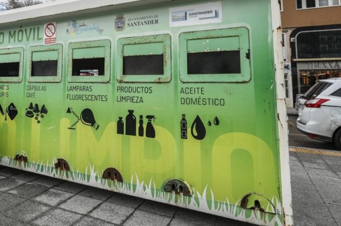 El Gobierno licita la adquisición de contenedores para la recogida de aceite usado y residuos textiles