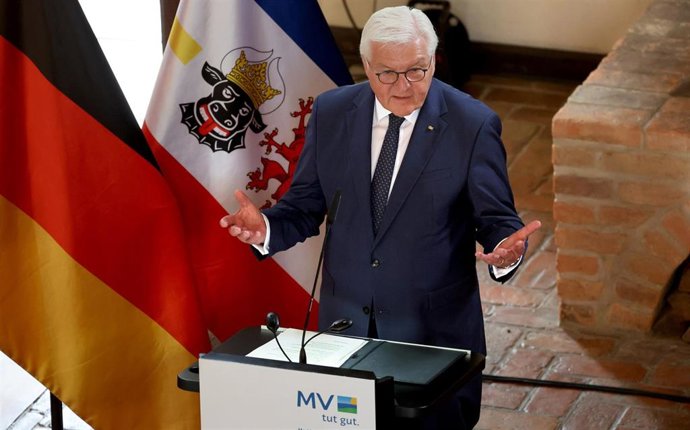 24 June 2025, Mecklenburg-Western Pomerania, Ulrichshusen: German President Frank-Walter Steinmeier addresses the ambassadors present at Ulrichshusen Palace before the start of lunch for 161 diplomats. Photo: Bernd Wüstneck/dpa