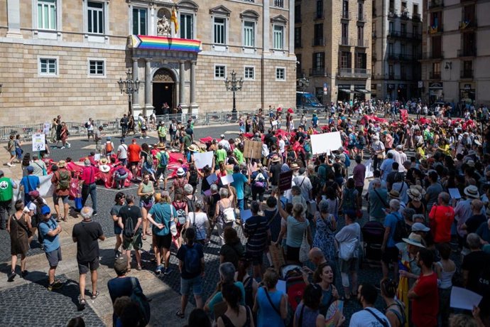 Concentració de Zeroport a la plaça de Sant Jaume de Barcelona en contra de l'ampliació de l'Aeroport de Barcelona