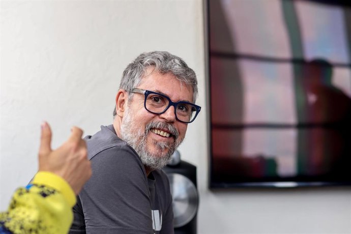 Archivo - El cantante Iván Ferreiro durante una entrevista para Europa Press con motivo del lanzamiento de su nuevo álbum 'La Trinchera pop', en la sede de Warner, a 9 de marzo de 2023, en Madrid (España).  