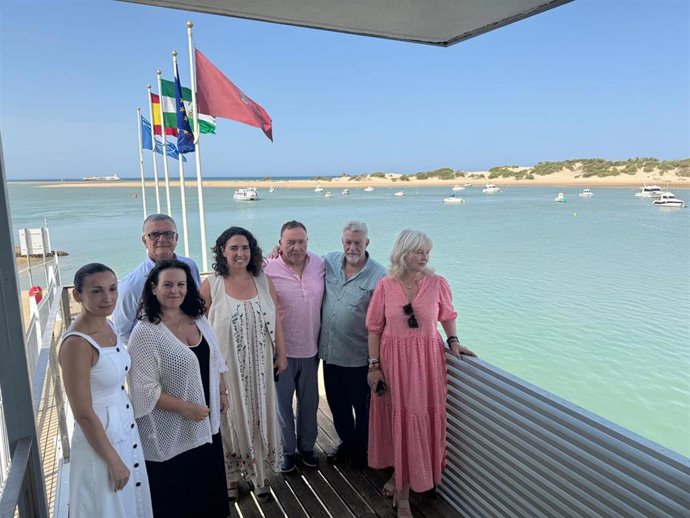 La delegada del Gobierno de la Junta de Andalucía en Cádiz, Mercedes Colombo, en el puerto de Sancti Petri, en Chiclana de la Frontera.