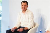 Moreno reivindica "libertad para elegir amar y ser como queramos" y pide construir una "Andalucía más igualitaria"