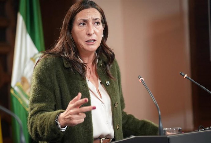 Archivo - La consejera de Inclusión Social, Juventud, Familias e Igualdad, Loles López, en una imagen de archivo.