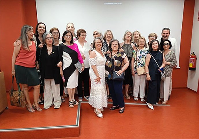 Integrantes de la promoción 72-75 de Enfermería en Jaén.