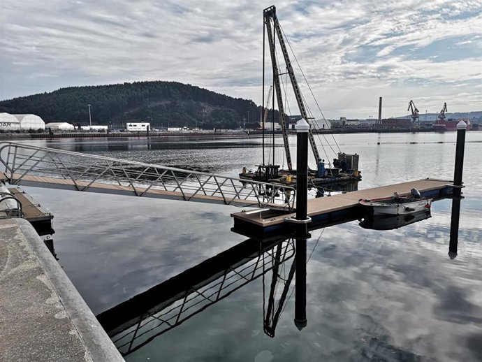 Archivo - Pantalán en la ría de Avilés