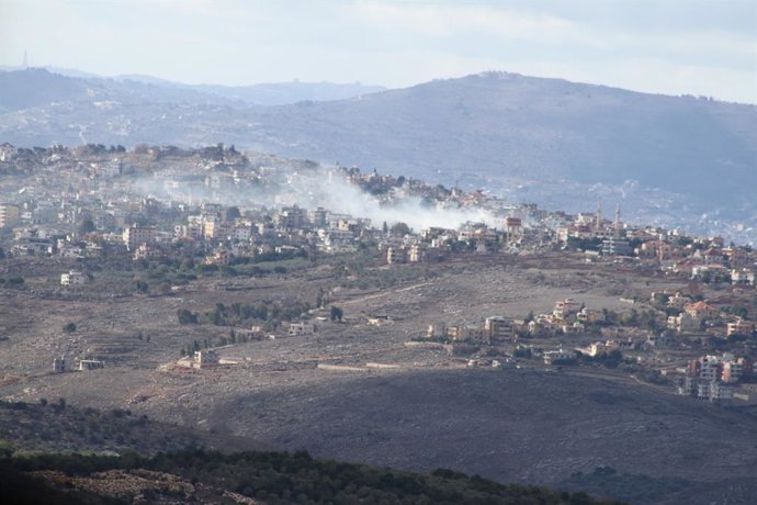 Archivo - KHIAM, Nov. 27, 2024  -- This photo shows the smoke caused by Israeli airstrikes in Lebanon's southeastern town of Khiam, Nov. 26, 2024. At least 41 people were killed and several others injured on Tuesday in Israeli airstrikes on southern and e