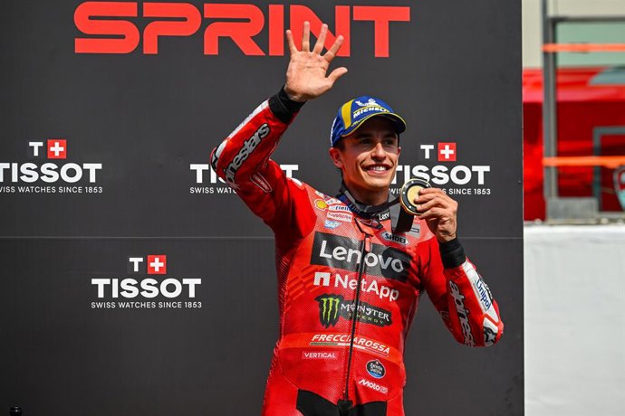 MARQUEZ Marc (spa), Ducati Lenovo Team, Ducati Desmosedici GP25, pódio, retrato da Sprint Race durante o 2025 MotoGP Grand Premio d'Italia Brembo, GP da Itália, no circuito de Mugello, de 20 a 22 de junho, na Itália - Foto Studio Milagro / DPPI