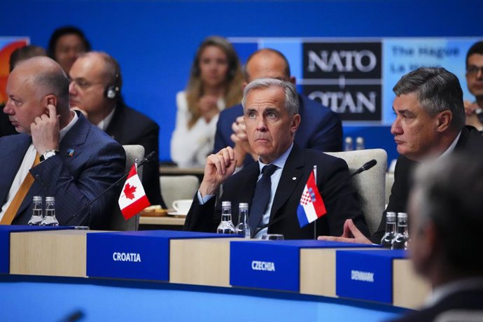 25 de junho de 2025, Haia, Holanda: O primeiro-ministro canadense Mark Carney, ao centro, participa de uma reunião do Conselho do Atlântico Norte durante a Cúpula da OTAN em Haia, Holanda, na quarta-feira, 25 de junho de 2025.