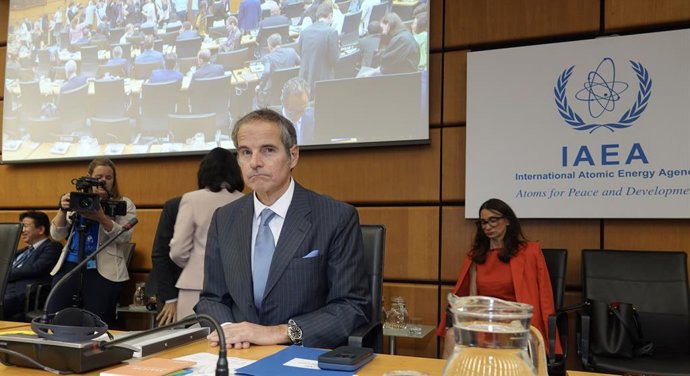 VIENA, 24 de junho de 2025 -- O diretor geral da Agência Internacional de Energia Atômica (AIEA), Rafael Grossi, é visto antes da abertura de uma reunião de emergência do Conselho de Governadores da AIEA em Viena, Áustria, em 23 de junho de 2025. O órgão 