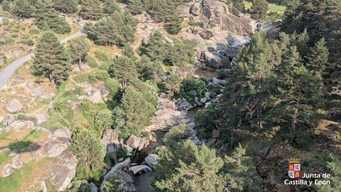 Auxilian a un varón de 67 años herido tras una caída en Las Chorreras de Hoyos del Espino (Ávila)