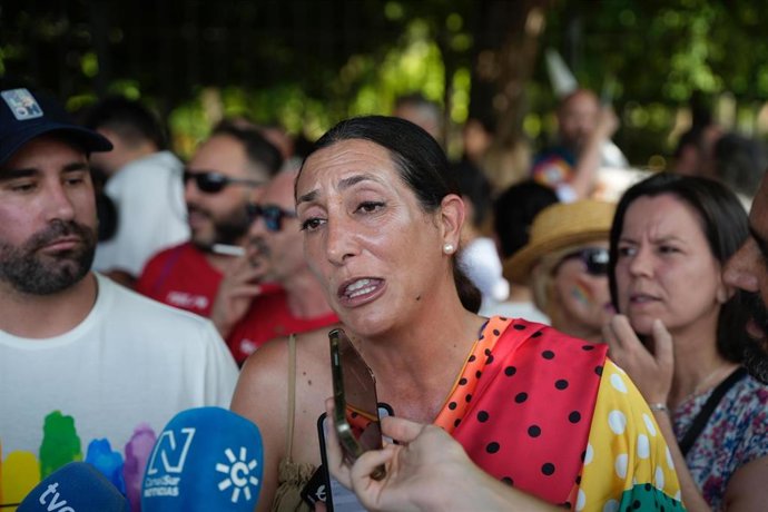 La consejera de Inclusión Social, Juventud, Familias e Igualdad, Loles López, con motivo de la manifestación por el Orgullo en Sevilla.